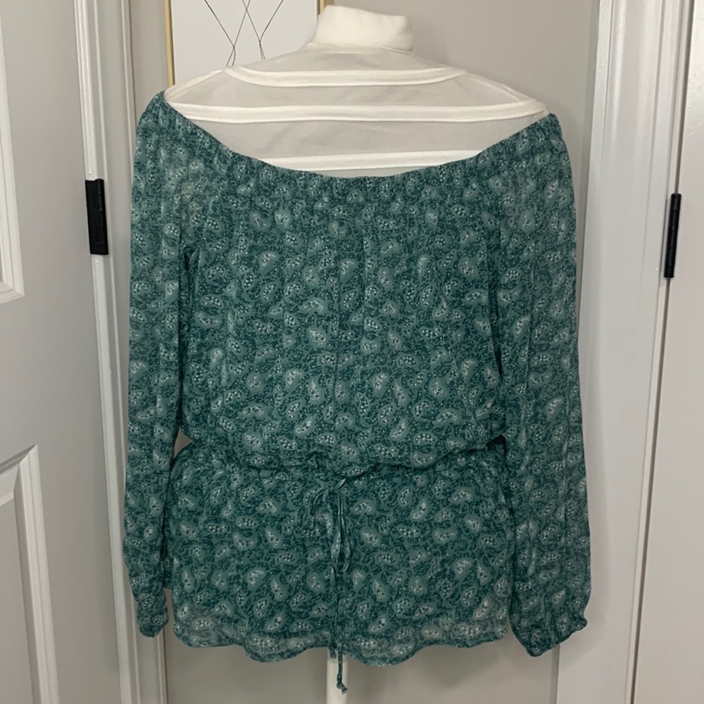 Abercrombie and Fitch Shoulder band top.